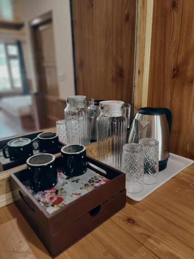 The Woodpecker Inn & Cafe, Jibhi 外观 照片