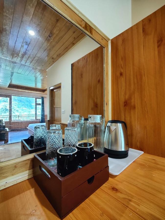 The Woodpecker Inn & Cafe, Jibhi 外观 照片
