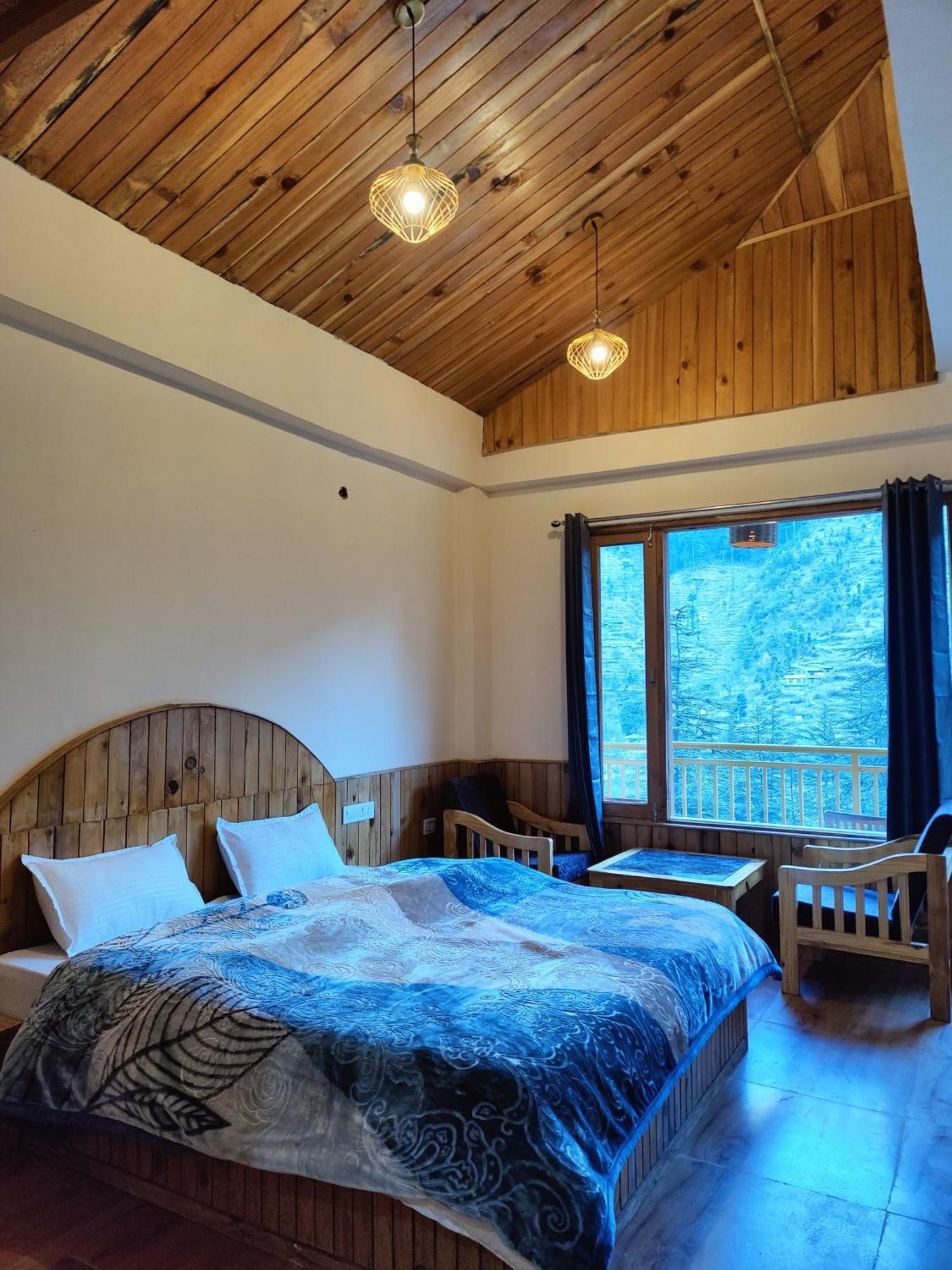 The Woodpecker Inn & Cafe, Jibhi 外观 照片
